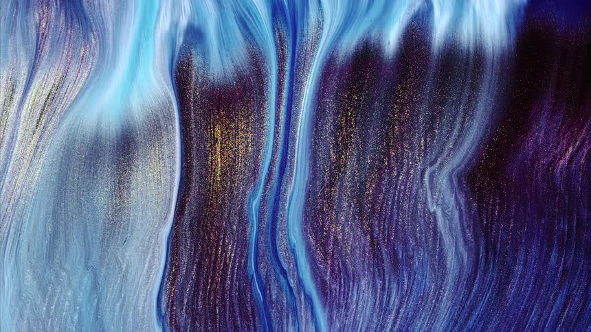 Glitter moves in a liquid