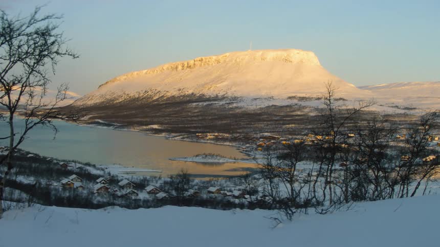 A view of a lake and mountains