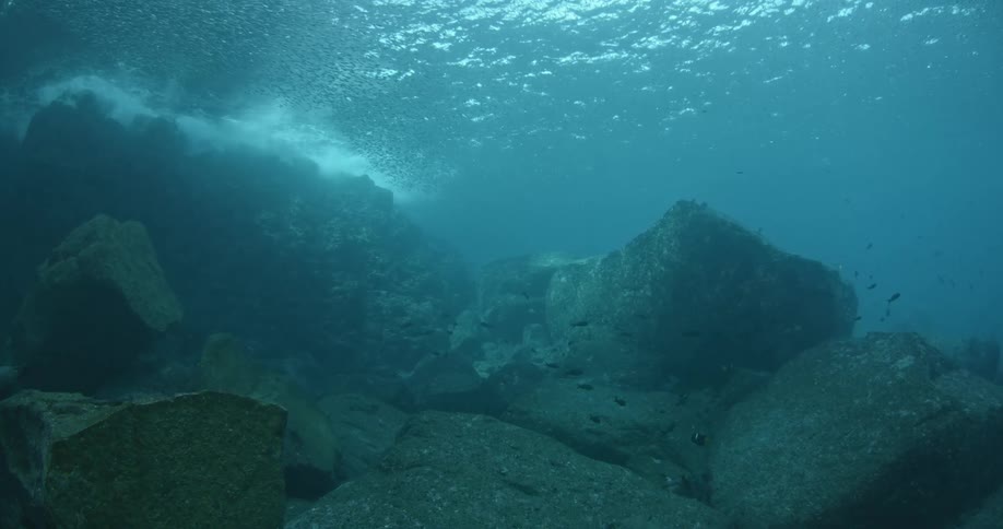 Large rocks at the ocean floor