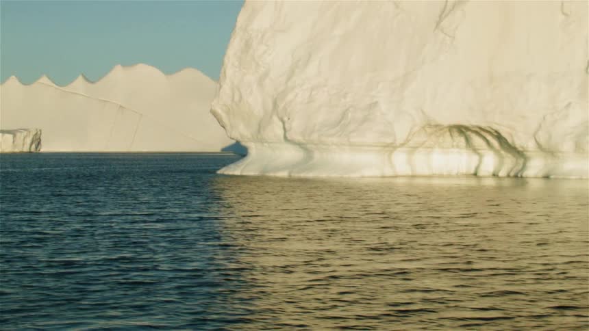Rough water has huge icebergs floating around