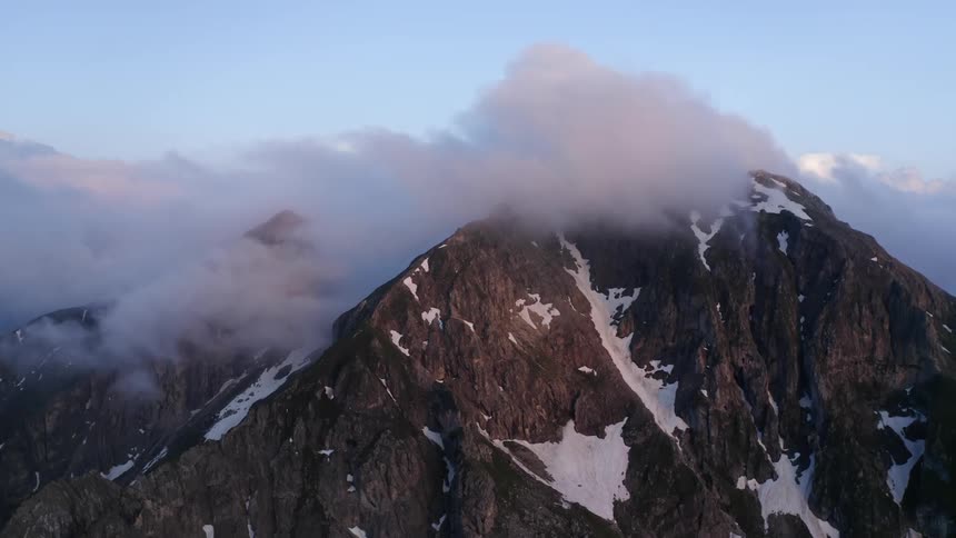 Mist falls on the snowy mountain