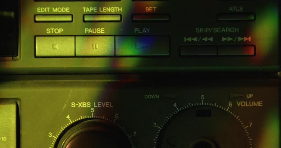 The light shines on the radio