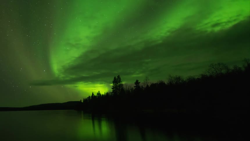 Clouds roll in to hide the aurora borealis