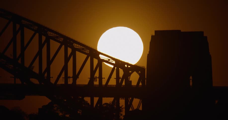 A look at sun grimming with dark orange light as it gets ready to set