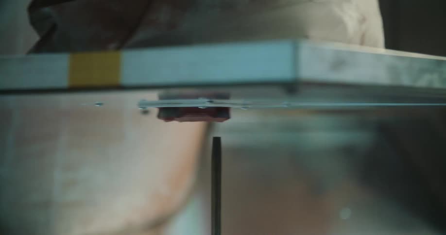 Machine moves platform in small motions