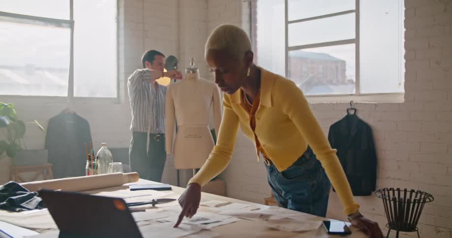 Two coworkers talk in the office