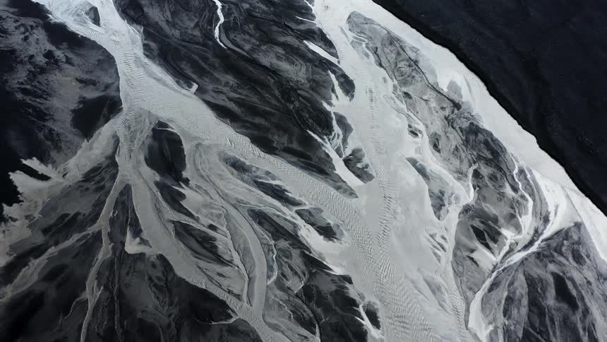 Ice formation on rocks