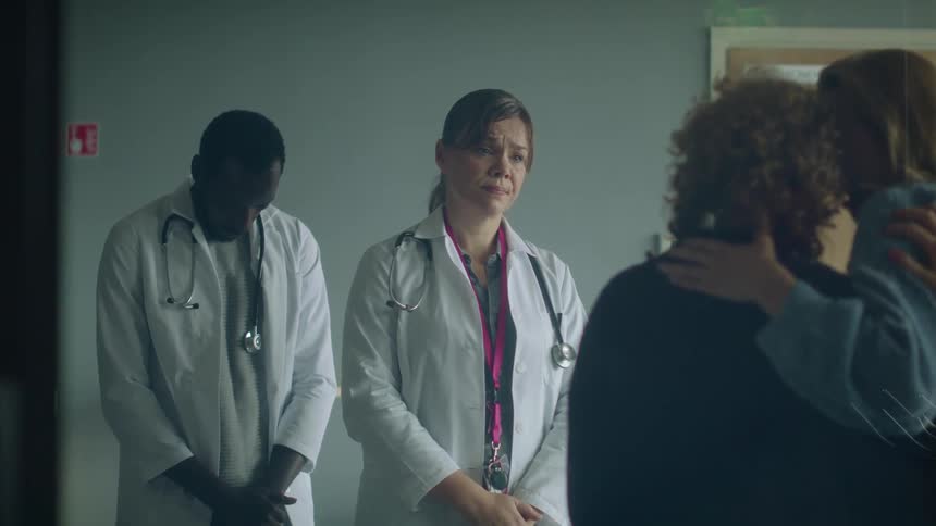 Doctors give sad news to next of kin who hug each other