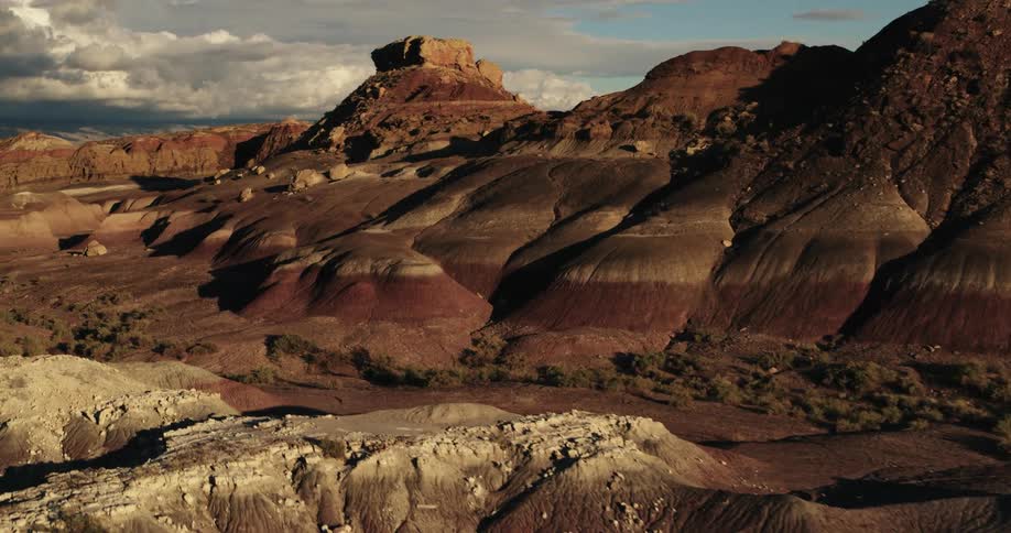 The canyon is dry on a cloudy day