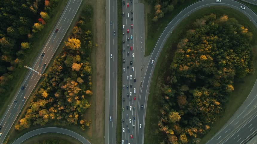 A large amount of traffic entering and exiting highways