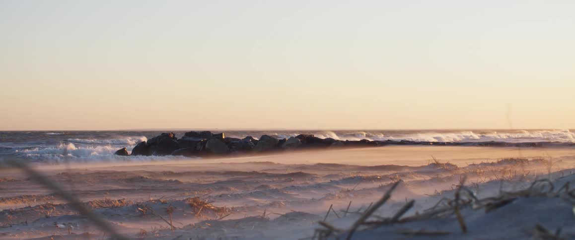 Waves rolling in to the beach