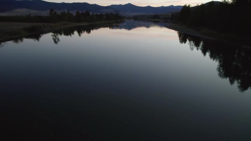 Water flowing in lake