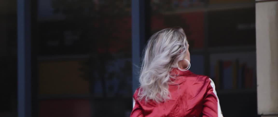 A model walks and spins around before walking again