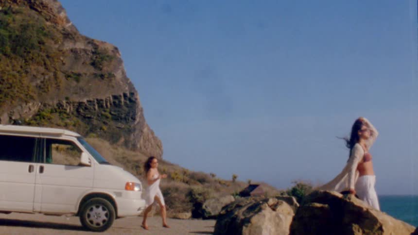 Two friends are getting out of a car and looking at the horizon