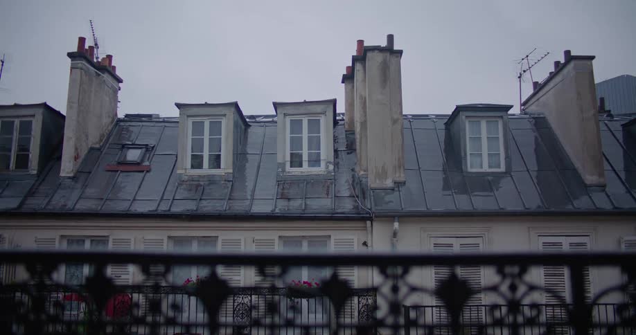 The outside of an apartment building