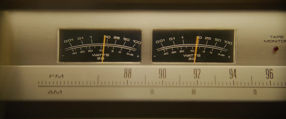The needles move on two side by side gauges