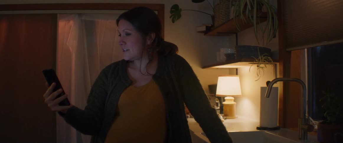 Pregnant mother converses via video call on phone then her family joins her