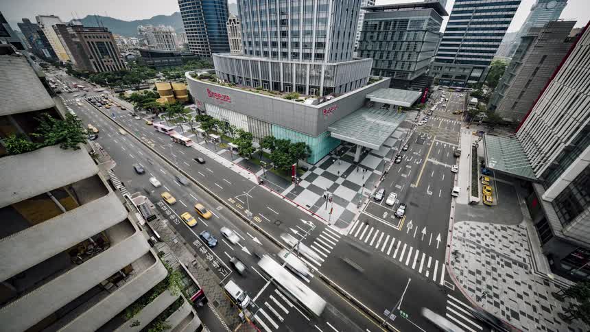 Traffic flows along road and through intersection