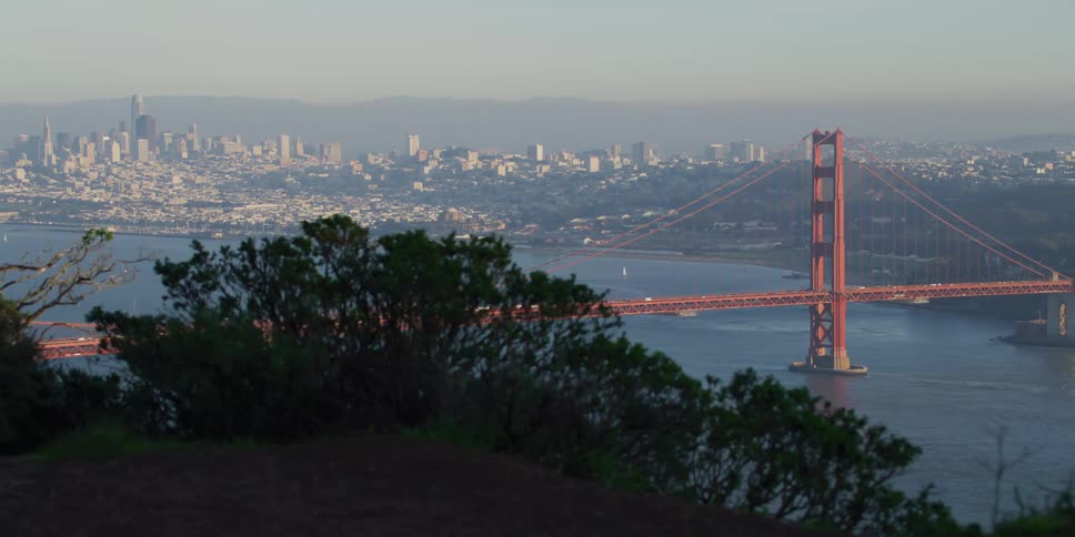 Golden gate bridge over the bay in san francisco at morning