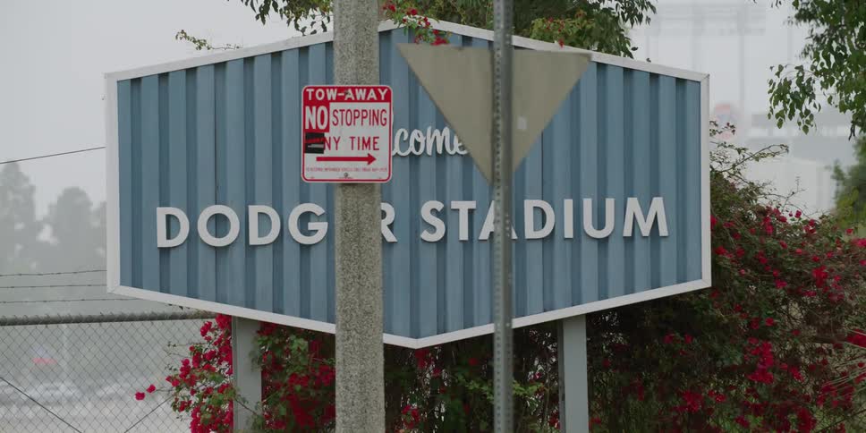 A sign outside welcoming people to dodger stadium