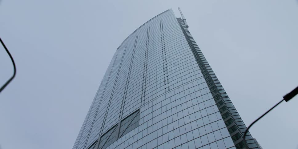 A view of a tall building in a city is displayed