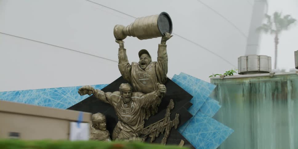 Los angeles kings stanley cup monument at stapes center