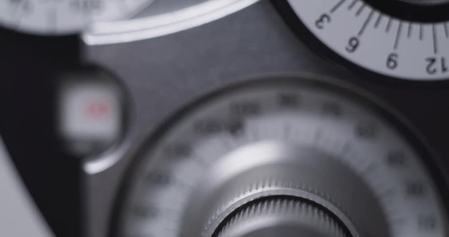 Dials and knobs of a phoropter
