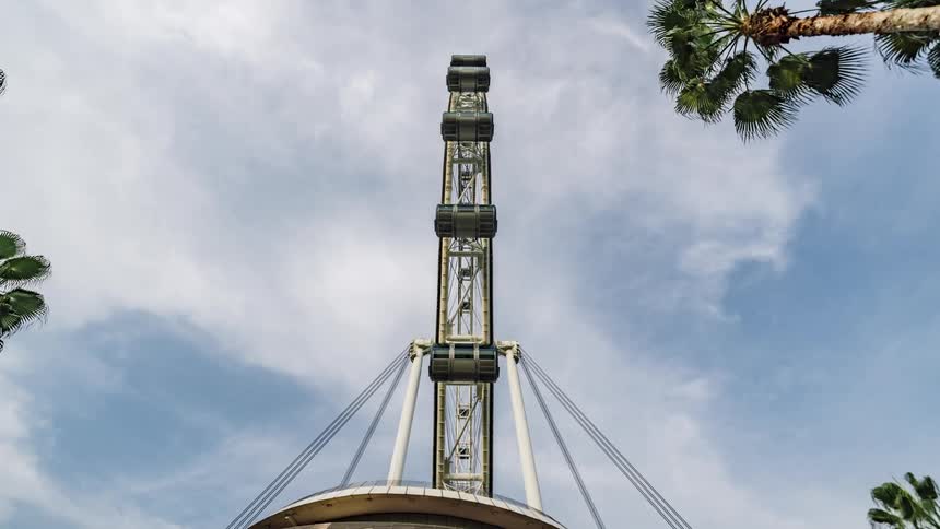 Ferris wheel turns around in amusement park
