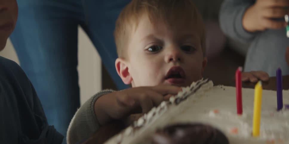 A child eats a piece of the birthday cake