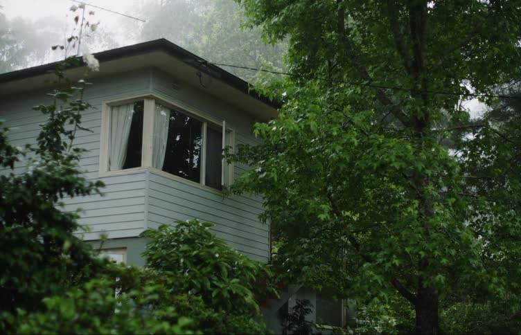 A view of a house in a city