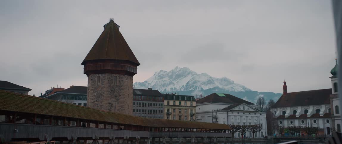 An urban city is near a mountain range