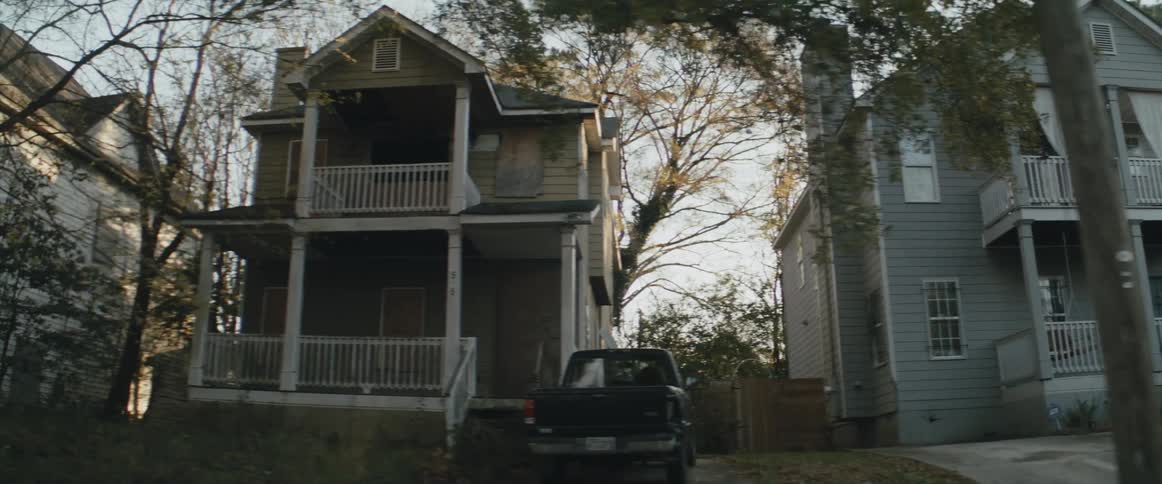 Exterior view of detached houses in the neighbourhood