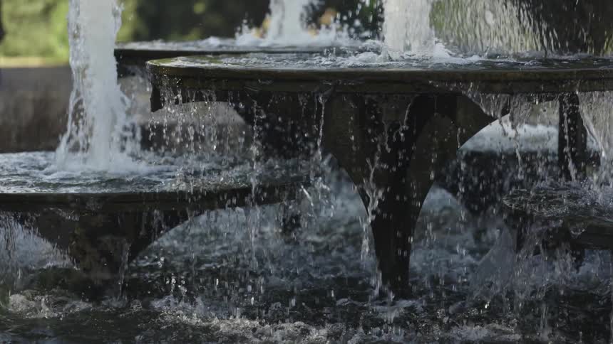 Water spouts flow up and down in fountain set in park
