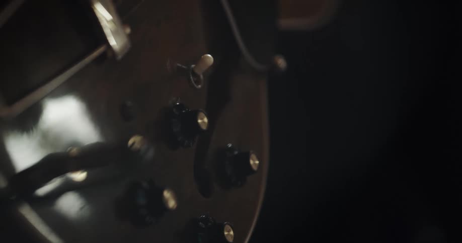 Knobs on an electric guitar