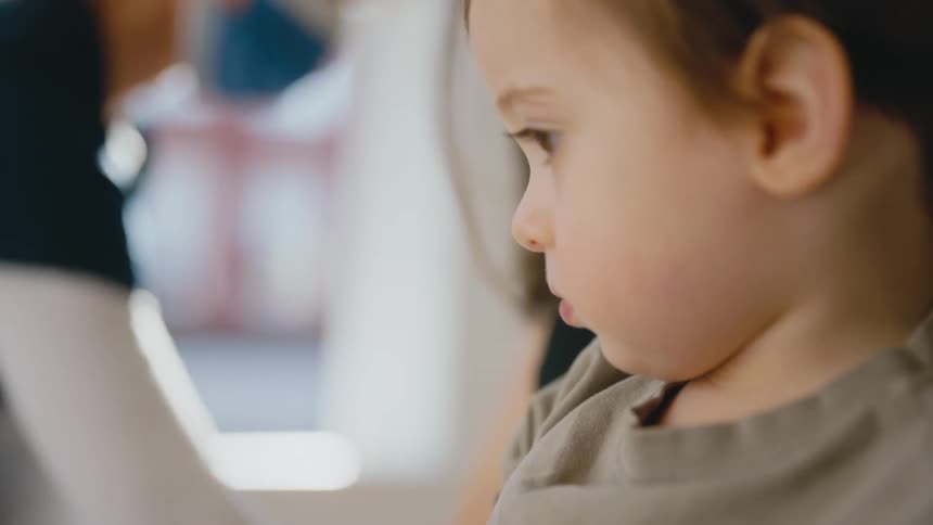 Nurse gives toddler boy a vaccine