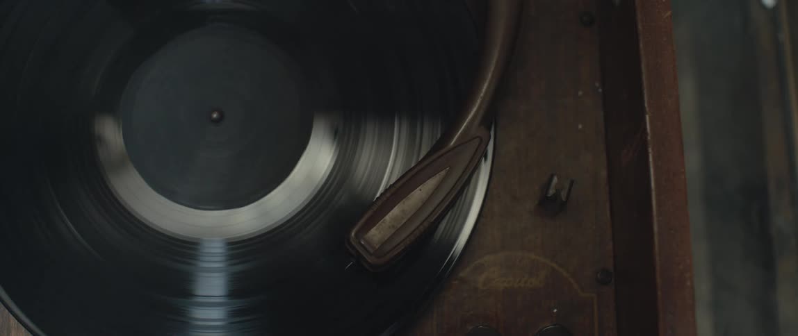 Close up of a vinyl record spinning on a vintage record player phonograph