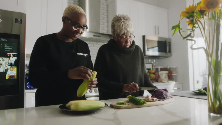 Two women are preparing food in the kitchen