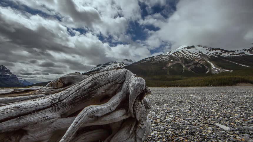 Clouds moving over a lifeless plain