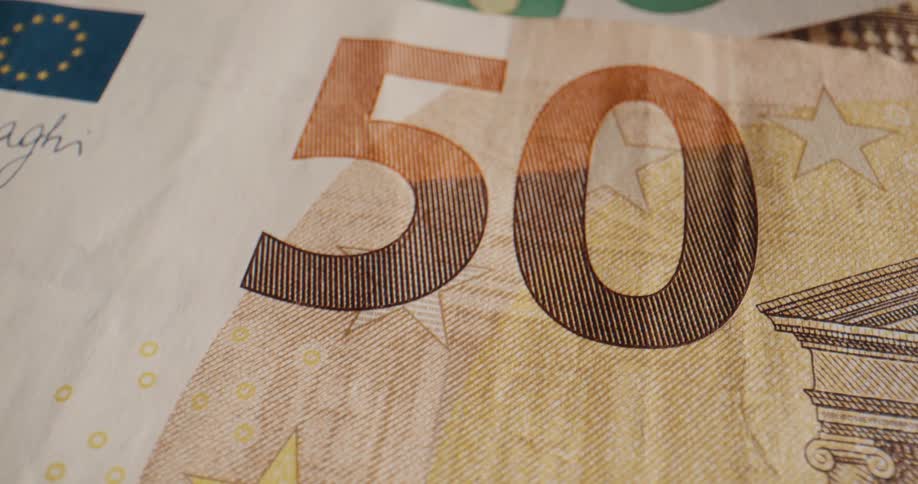Currency notes are all over