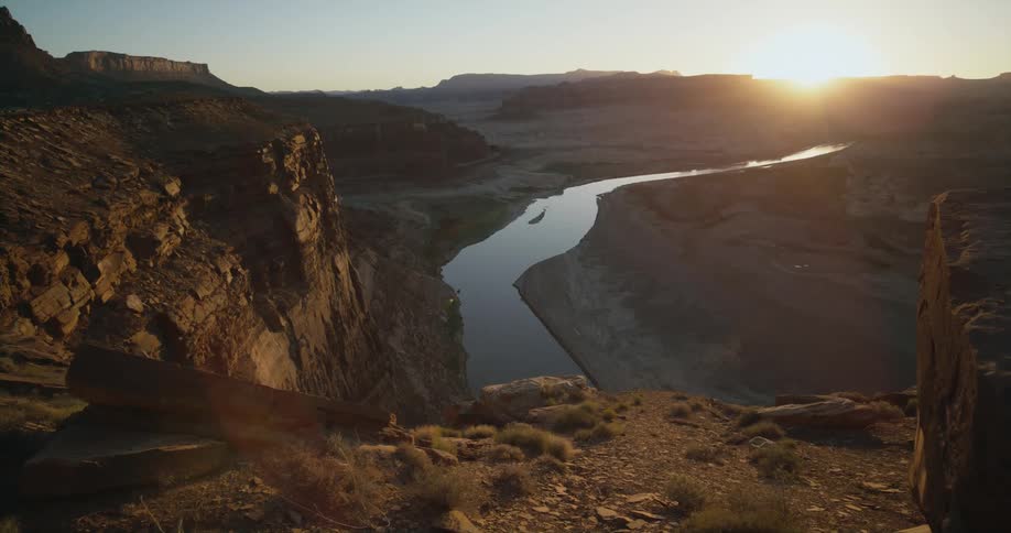 A river through the badlands during the day