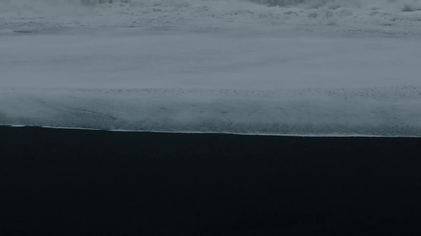 Strong ocean waves move toward the shore