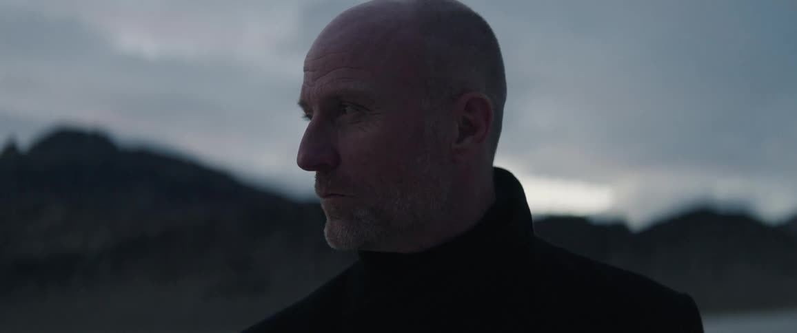 A man turns his head in the desert