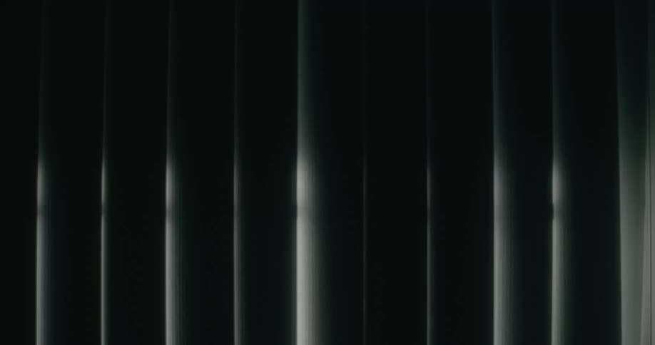 Window blinds snapping shut