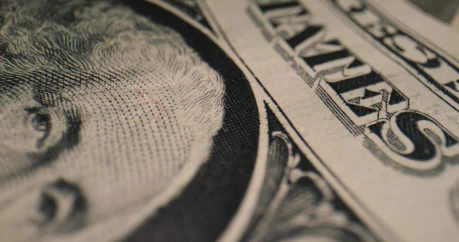 Artwork and text on american bank notes