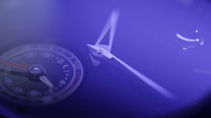Light flashes on a gauge