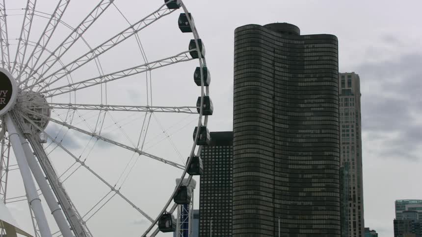 The ferris wheel at chicago navy pier with skyscraper and city skyline behind