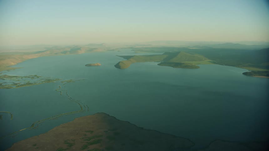10,000 ft perspective of a large inland lake in early summer near Klamath Falls Oregon