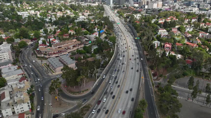Hyperlapse US 101 freeway into Hollywood / DTLA