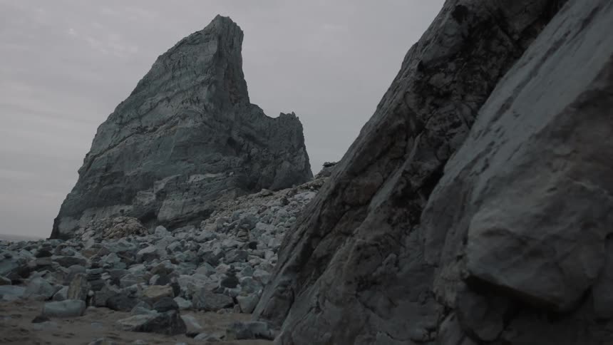 Rocks are covering this area on a cloudy day