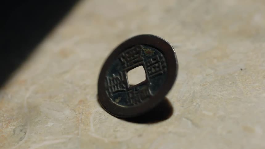 The coin spins and falls